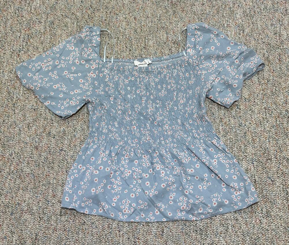 Urban Romantics Women’s Short Sleeve Blue Floral Blouse Size Medium